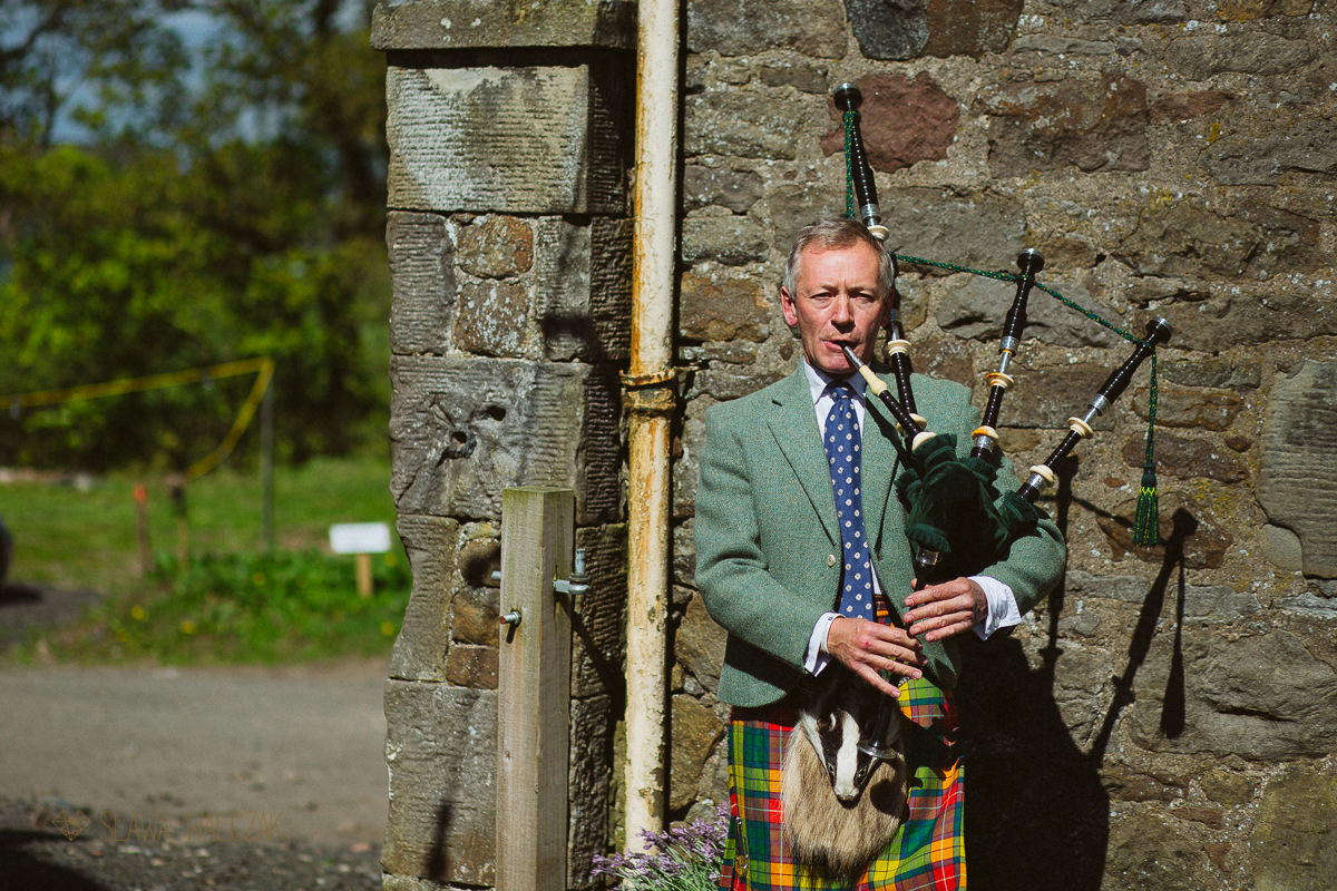 piper at a scotish wedding in Cockdurno Farm Balerno Scotland