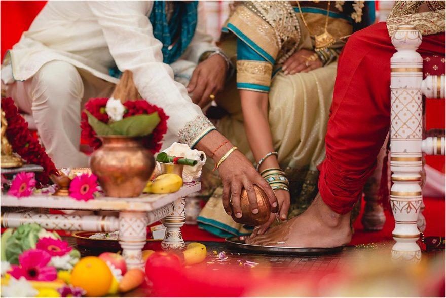 asian-wedding-photographer-bhaktivedenta-manor_0112