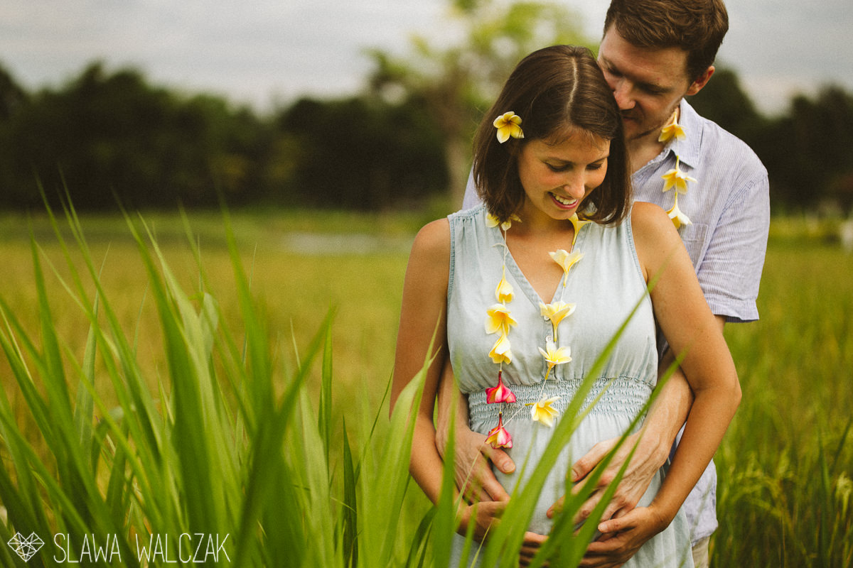 couple posing for their engagement , materinty photos in paddy fields Ubud Bali