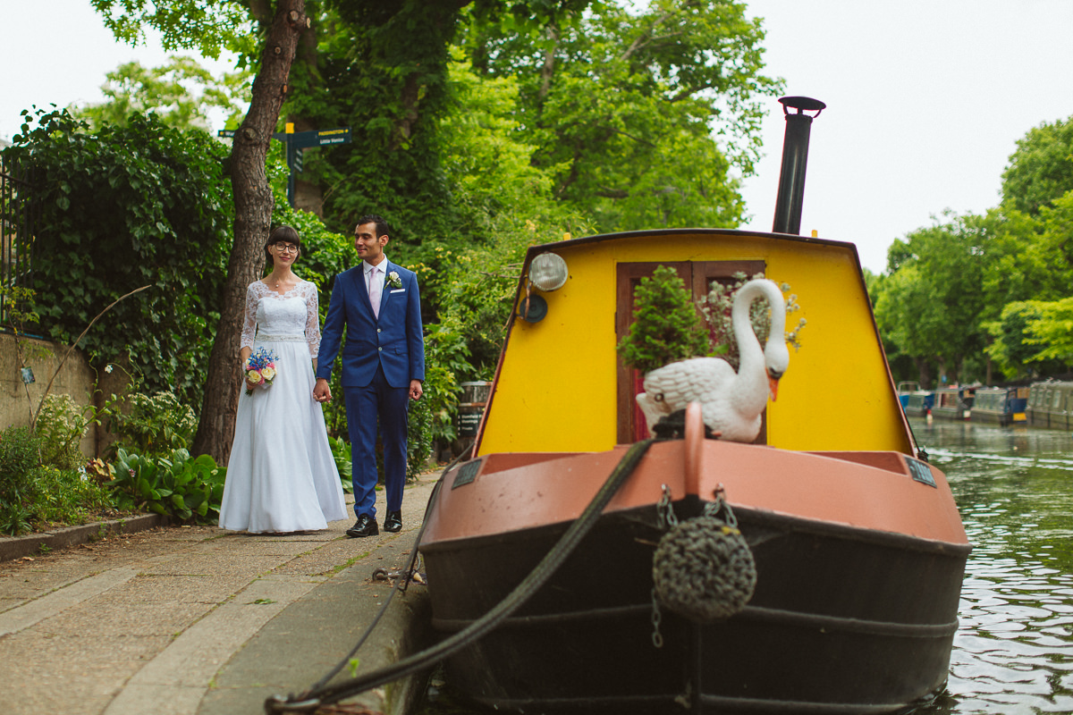 couple photo shoot during a london weding at Little Venice