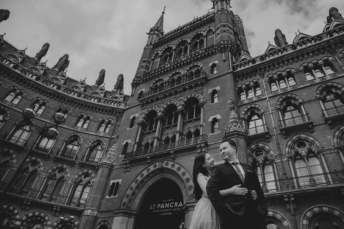 couple photo shoot outside St Pancras Hotel in London