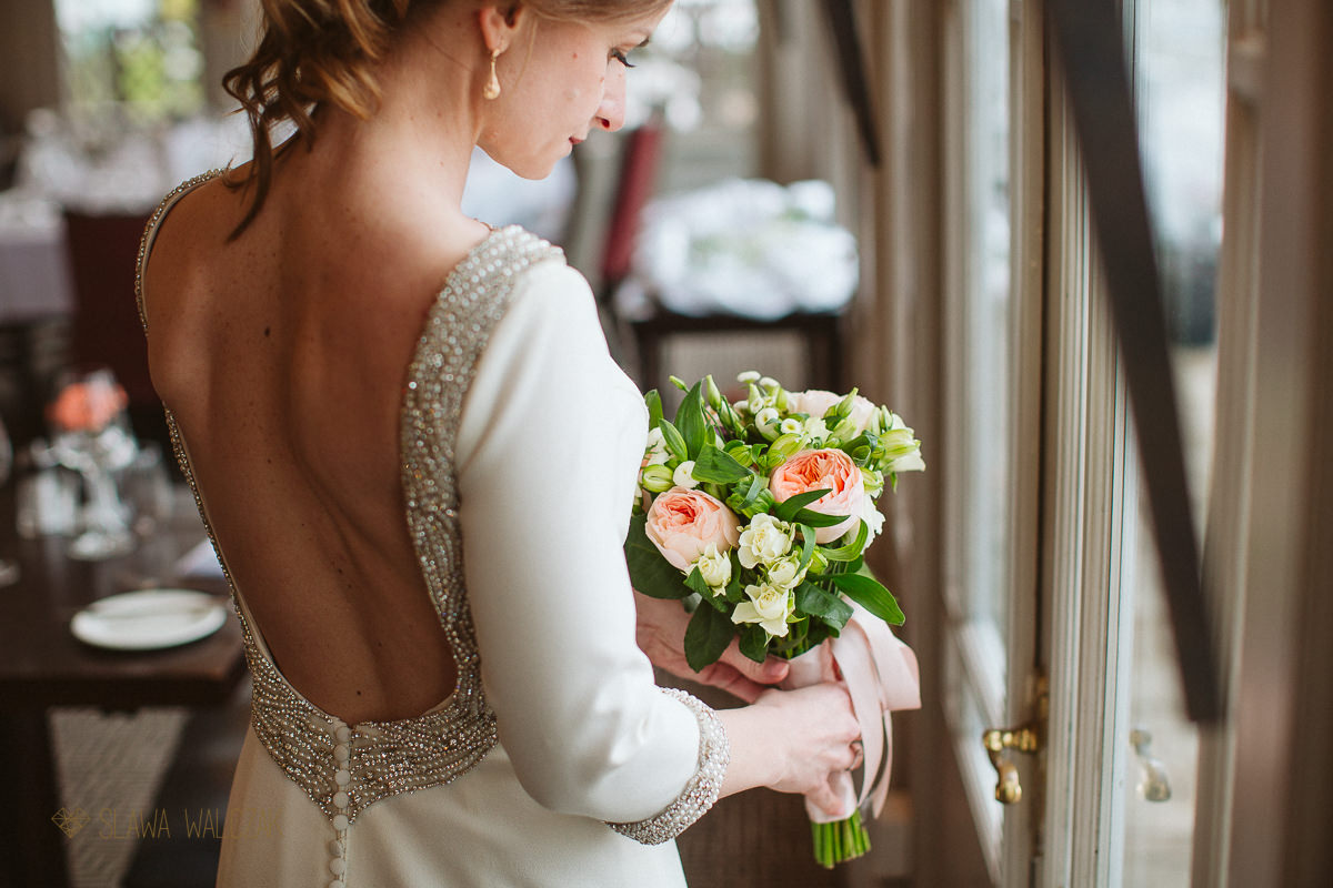 stunning and elegent portrait of a bride at macdonald Compleat Angler Hotel in Marlow