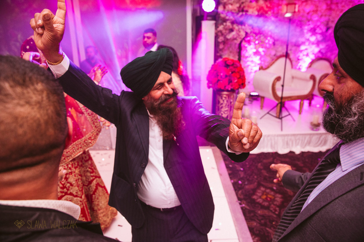 sikh guest dancing at an Asian Wedding
