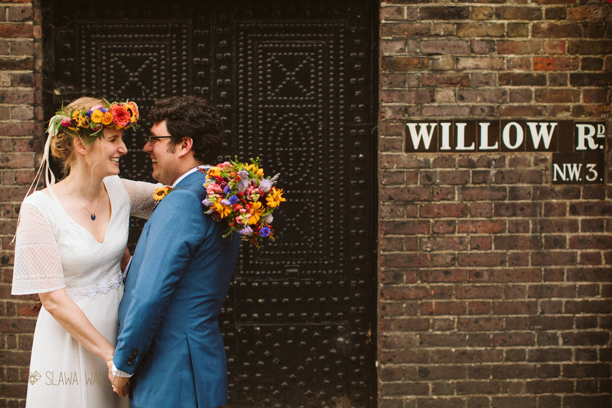 boho couple getting married at Burgh House in London