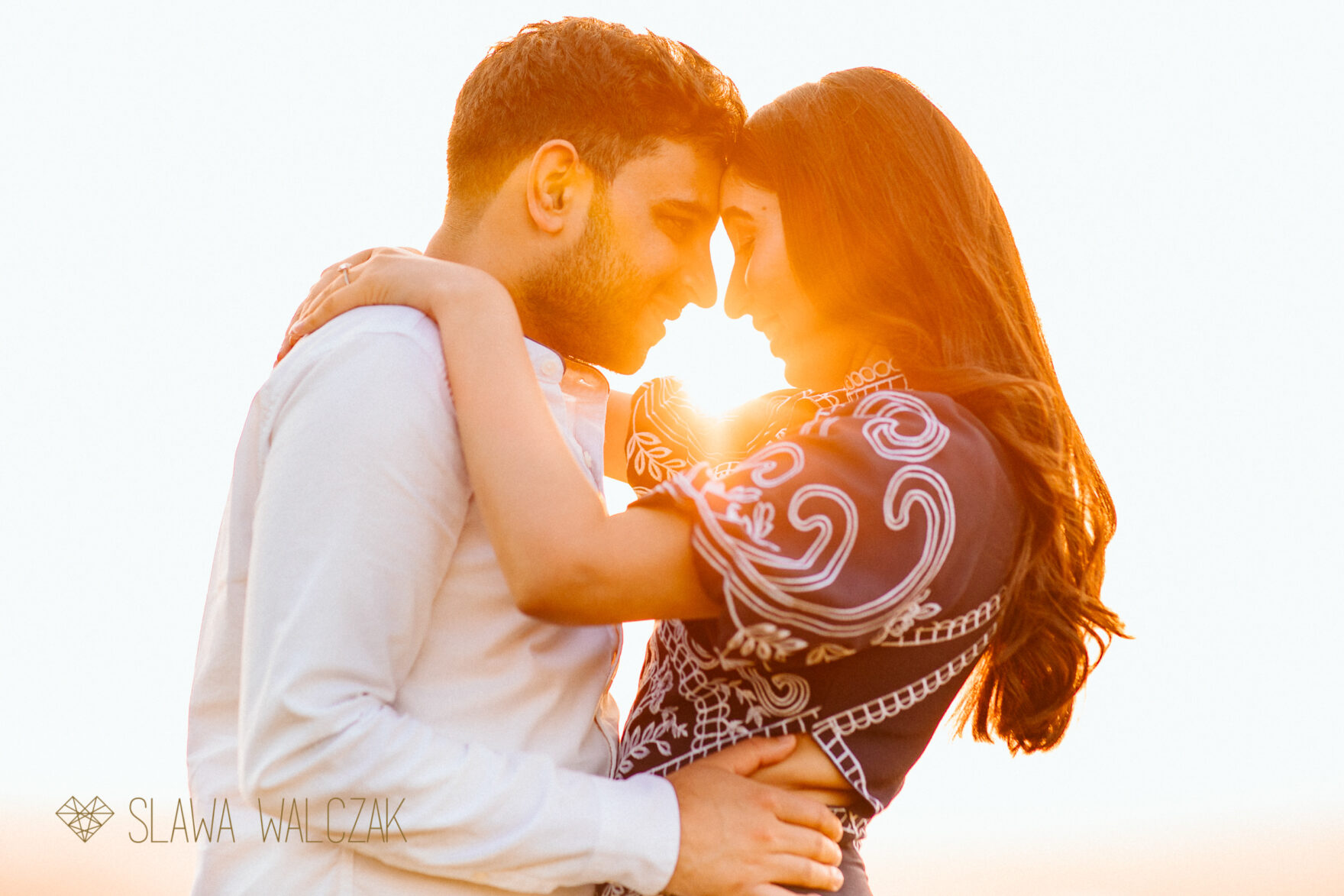 golden hour engagement photo in Cotswolds