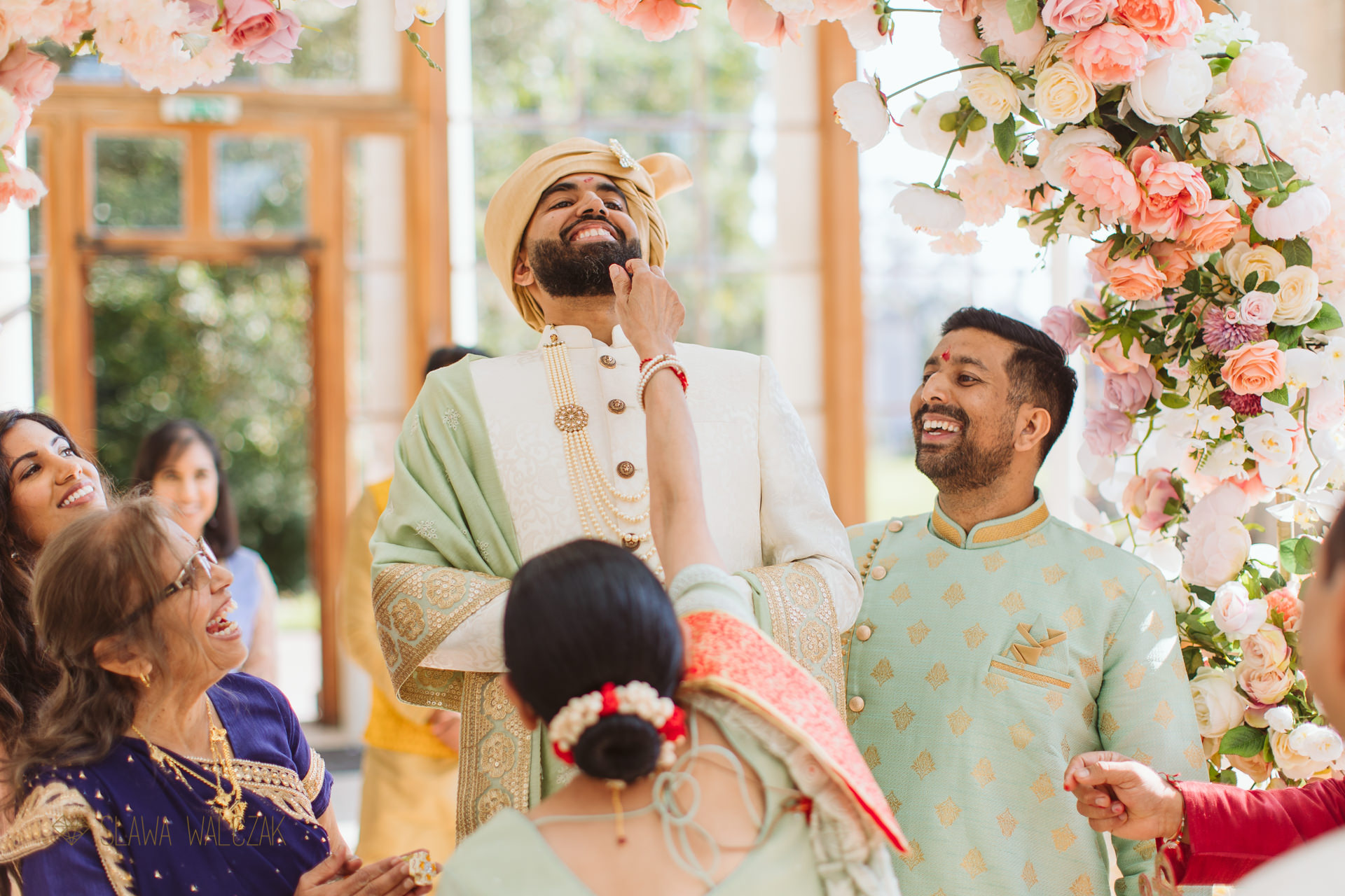Hindu wedding groom's arrival