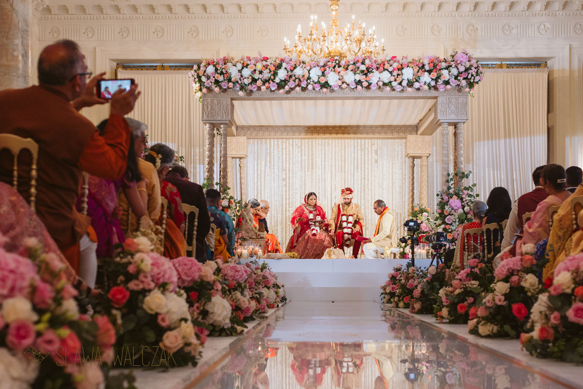 Indian Wedding photography at a Hindu wedding in the Landmark Hotel in London