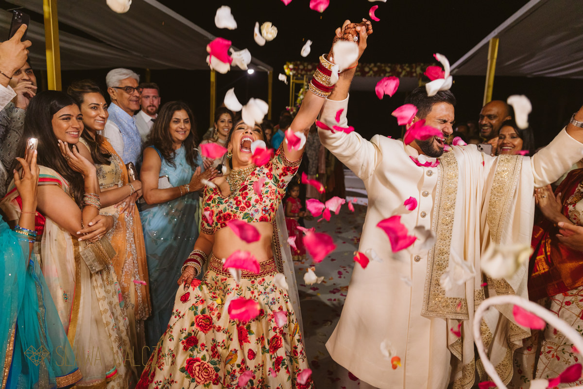 joyfull confetti photo from a Hindu wedding in Tenerife